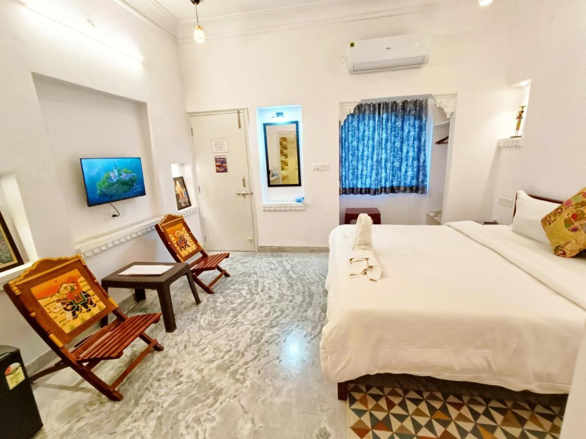 Отель Prakash Ji'S Haveli -Luxurious Lakeside Retreat- Удайпур Экстерьер фото