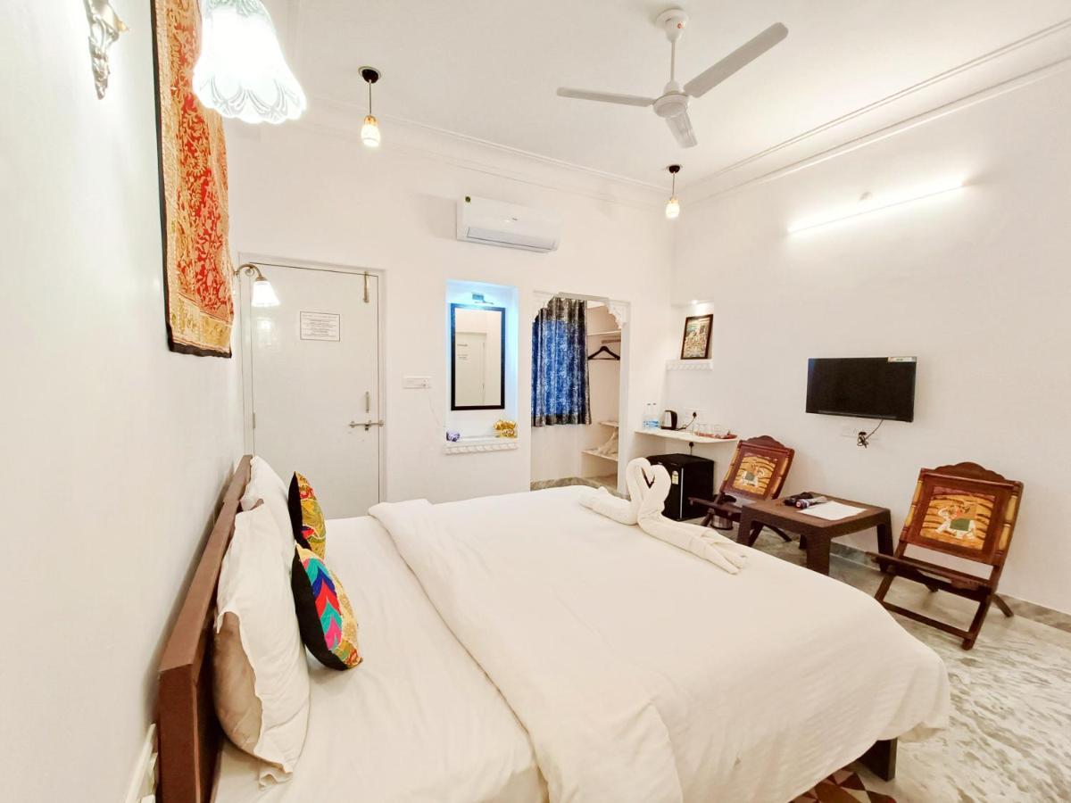 Отель Prakash Ji'S Haveli -Luxurious Lakeside Retreat- Удайпур Экстерьер фото