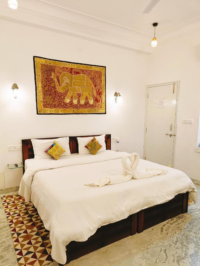 Отель Prakash Ji'S Haveli -Luxurious Lakeside Retreat- Удайпур Экстерьер фото