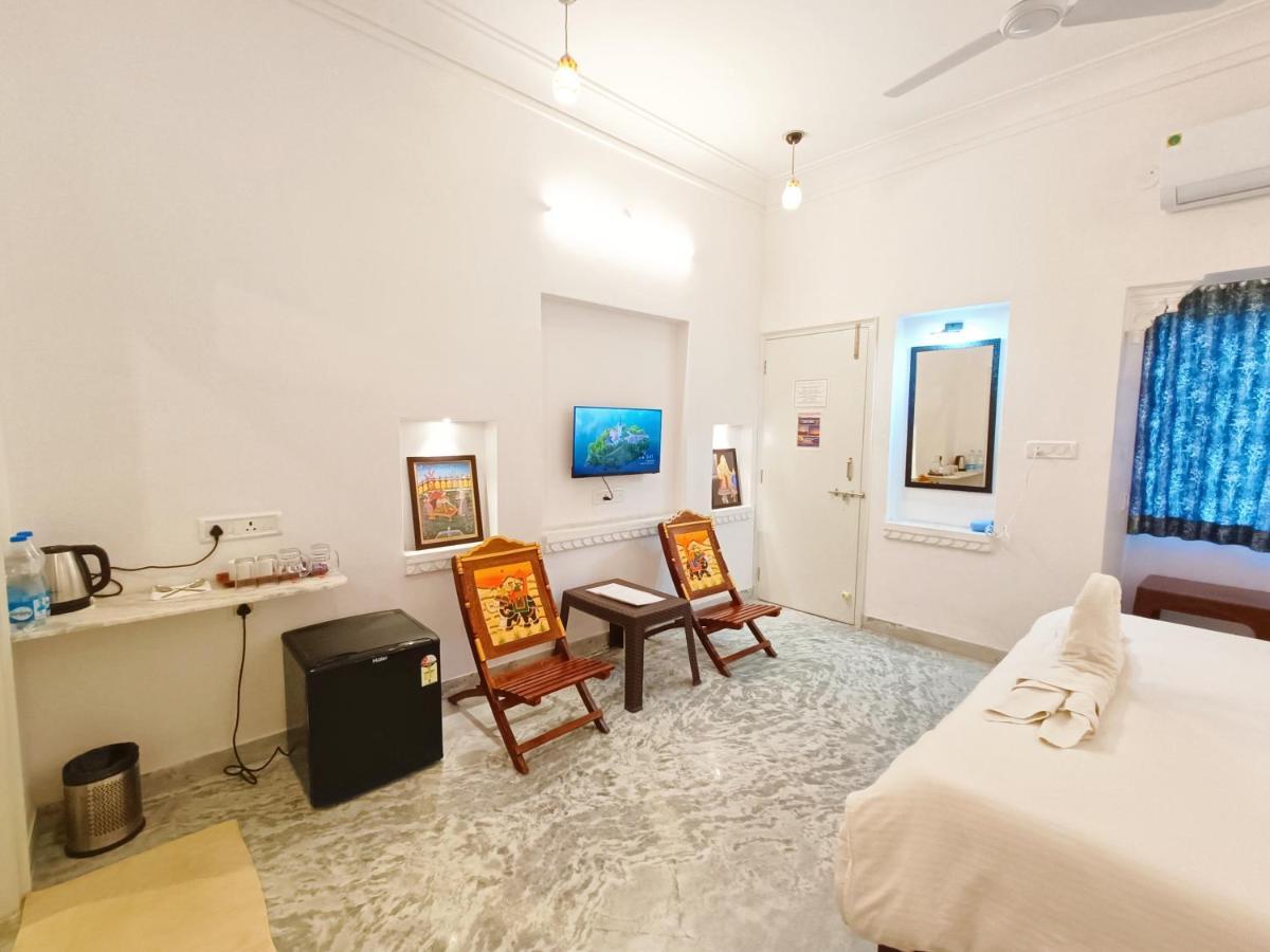 Отель Prakash Ji'S Haveli -Luxurious Lakeside Retreat- Удайпур Экстерьер фото